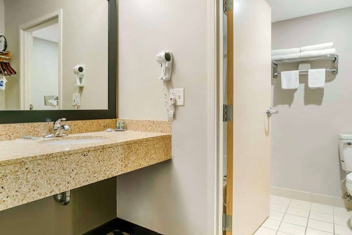 Room 26 of 46