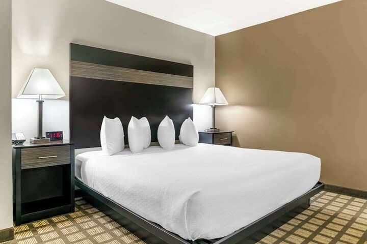 Room 16 of 46